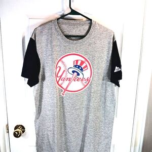 MLB Yankees Tee T-Shirt Cotton Crew Neck Athleisure Gray Red Men's Size L NWOT
